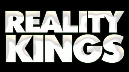 Mushukimni yuvayotganimda meni sikishdi.