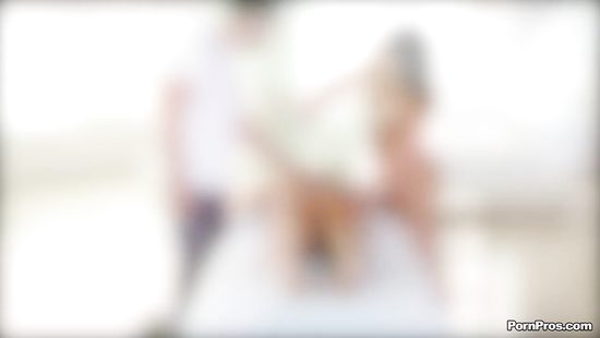 Две грудастые девки на сеансе массажа