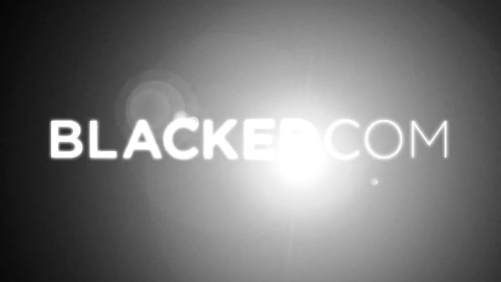 Черный босс уговорил милашку на анал