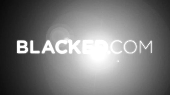 Большая красивая грудь брюнетки в анальном кастинге с негром