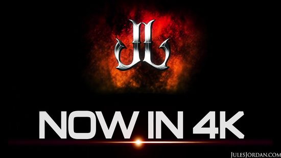 Красотка с маленькой грудью танцует соло и кончает струей от большого черного члена