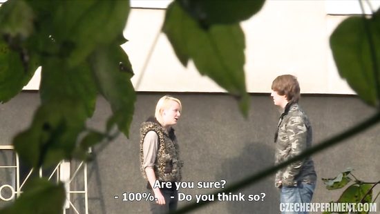 Чешская шлюха продалась пикаперу и отсосала в лесу