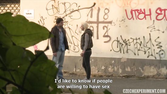 Чешская шлюха продалась пикаперу и отсосала в лесу