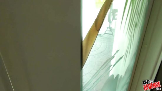 Велосипедистка с большой жопой не долго противилась и отсосала