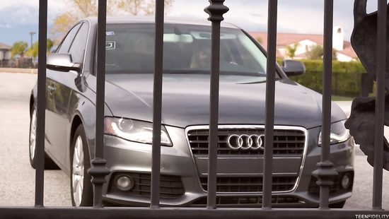 Любительская съемка супружеской пары на семейном ложе