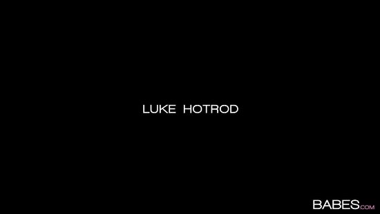 Элитная модель отдалась на фотосессии