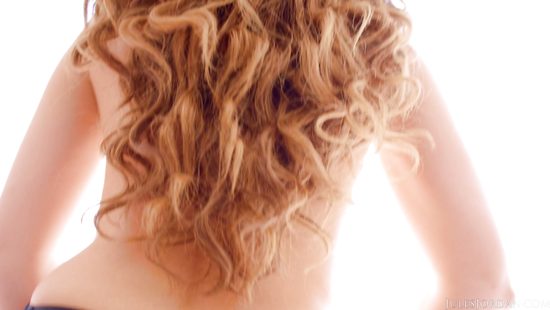 Елена Кошка смачно трахается с татуированным пендосом