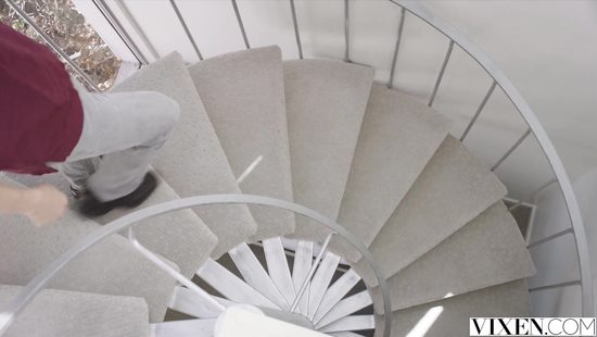 Бедный родственник ебёт большезадую тёлку