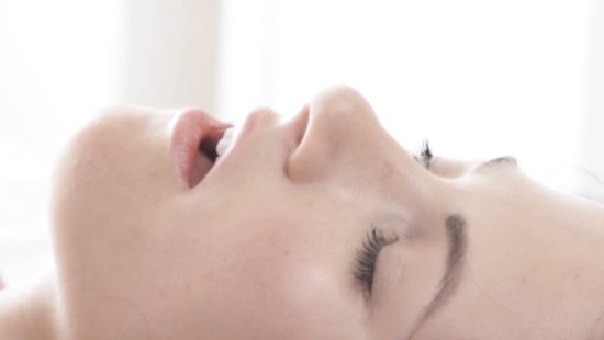 Молодая девушка в порно с папиком