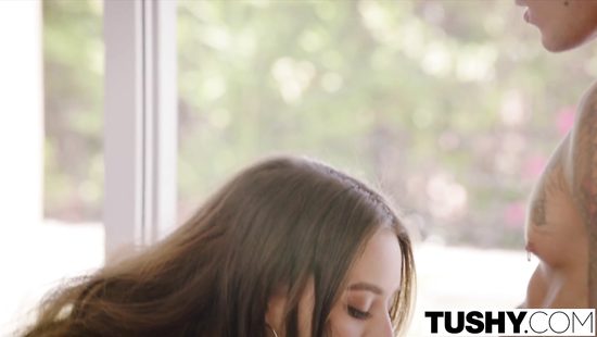 Анал с большегрудой красоткой Ланой в тайне от её мужа