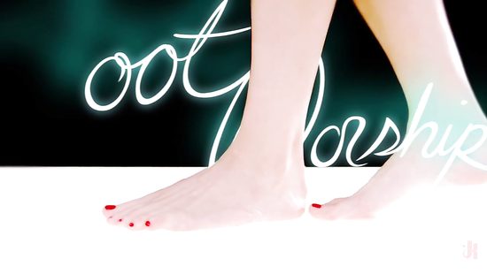 Сделала глубокий минет и подрочила ногами массажисту