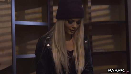 Эльза золотая ручка попалась на грабеже и отработала натурой