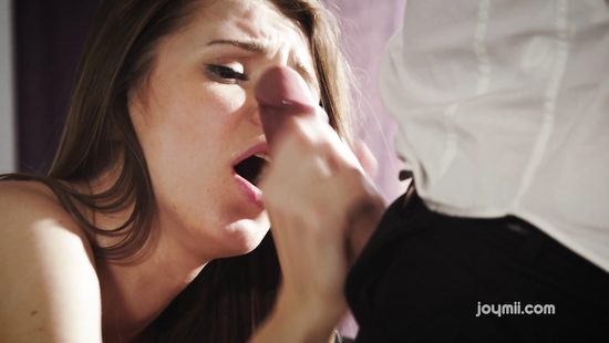 Парень во сне трахает свою подругу в чулках и заливает тело спермой