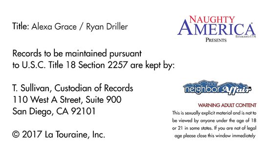 Любовник и его подруга блондинка занимаются сексом на кухонном столе