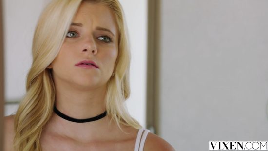 Блондинка не устояла перед классическими ласками брюнета