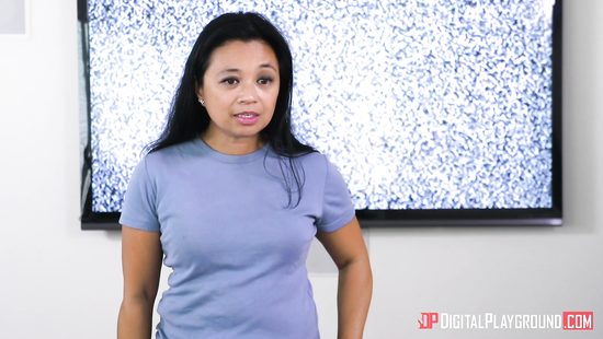 Любовница спряталась в большом шкафу мужика и трахнула его член