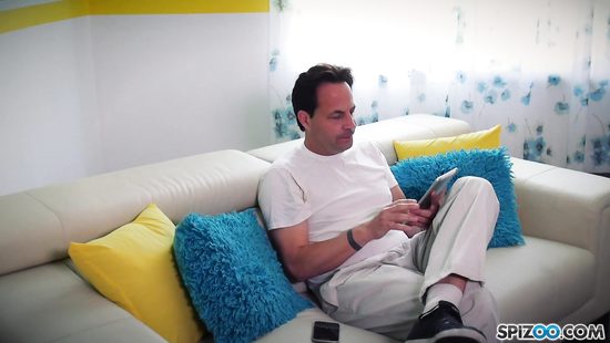 Мужик фут фетишист вызвал азиатку для массажа и трахнул ее дырочки