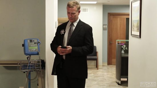 Пародия на фильм о шпионах где лысый мачо и его подружка трахаются