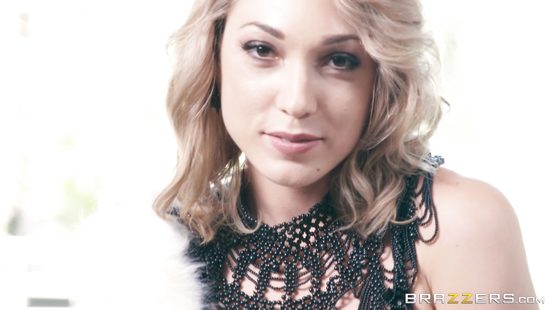 Муж вместе с другом устроили для развратницы жены секс втроем