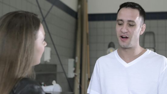 Поймал угонщицу и наказал в гараже и на заднем сиденье авто