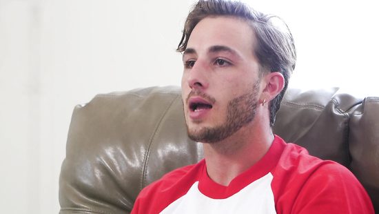 Девица с двумя косичками на мягком диване дает сношать свою волосатую киску