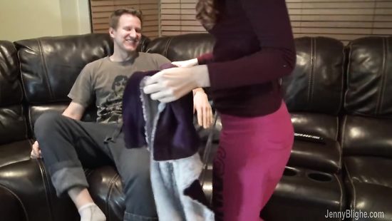 Рыжая жена отсосала пенис мужу и дала себя оттрахать на диване