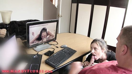 Секретарша в кабинете отсосала мужику член и дала себя трахнуть на столе