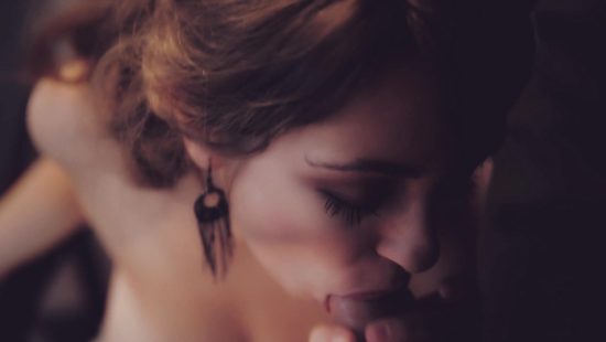 Начальник выебал секретаршу прямо на рабочем месте