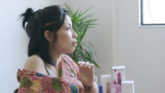 Подружки испытали на практике игрушки из секс шопа