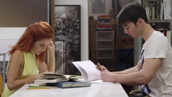 От перевозбуждения паренек кончил в штаны в библиотеке