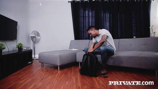 Идеальный сосед для починки телика и траха во все щели