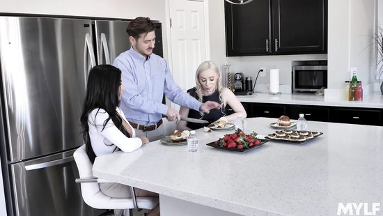 Муж не узнает о наших лесбийских играх