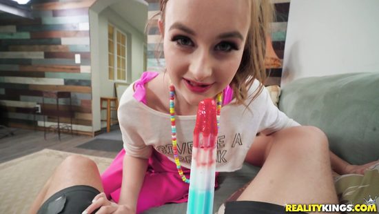 Попробуй мой член на вкус, вместо мороженного