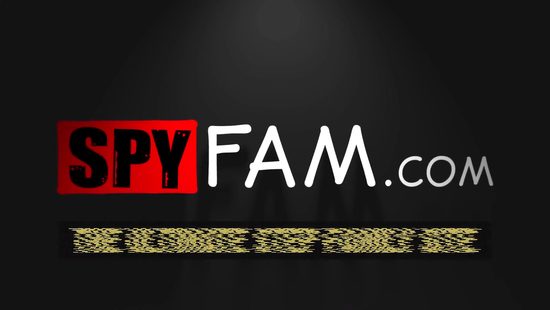 Сестра выражает поддержку глубоким отсосом