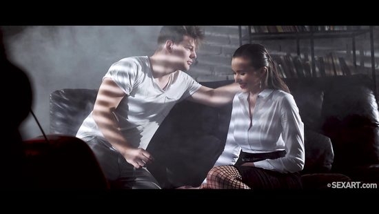 Романтическое свидание молодой парочки завершилось еблей во мраке