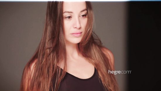 Украинская красотка позирует для известного порно журнала