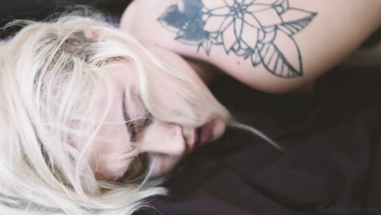 Время экспериментов: мастурбация в бондаже