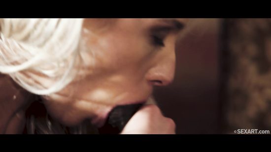 Признался в любви и получил минет