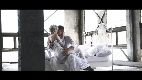 Предсвадебная фотосессия с элементами траха для воспоминаний