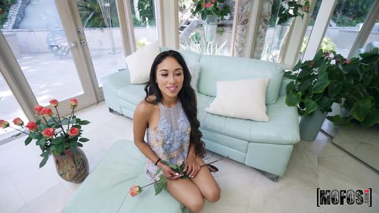 Знакомство с соседкой в стоячей позе 69