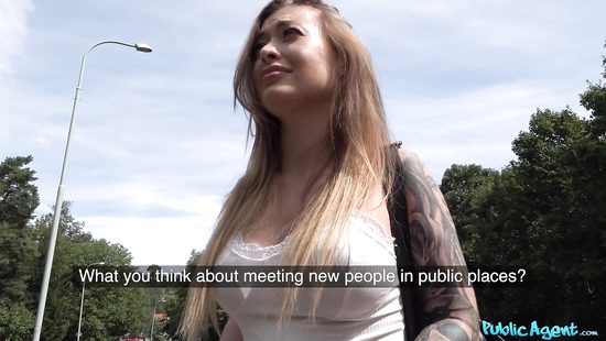 За несколько сотен евро русская шлюшка согласилась на минет и секс