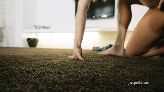 Цыпочка никак не может уснуть без твердого члена супруга