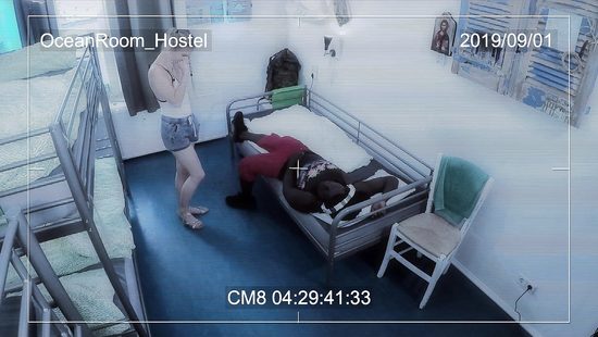 Малышка смогла наконец-то попробовать член черного самца на вкус