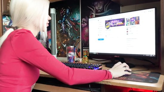 За каждую проигранную катку в доту - сочный минет