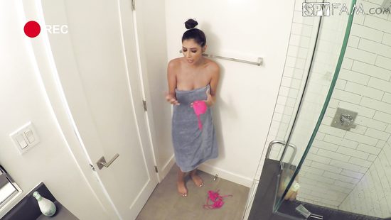 Чтобы брат перестал дрочить на трусики пришлось отдаться