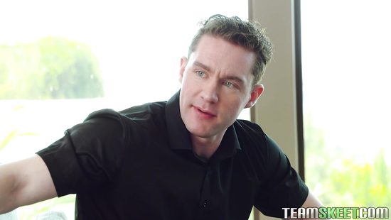 Готовить не умеет, но ради тугой пизды можно и перетерпеть