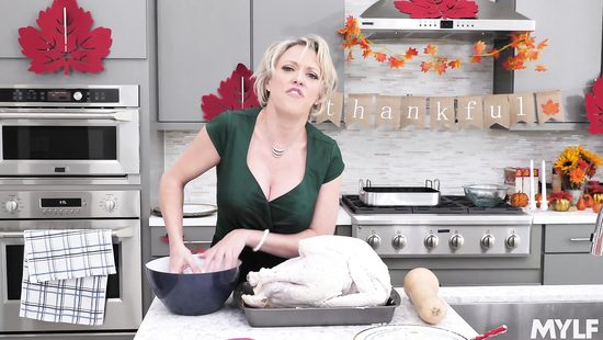 Что может быть вкусней возбужденной промежности мачехи