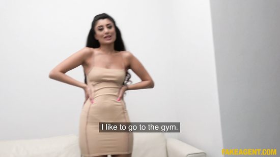 Порнозвезда пошутила над фейковым кастингом, разорвав тестировщика