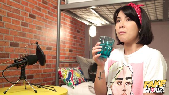 Ни одна ночь в хостеле не проходит без секс-знакомств