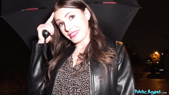 Чем крупнее купюра, тем больше баба хочет побыть шлюшкой